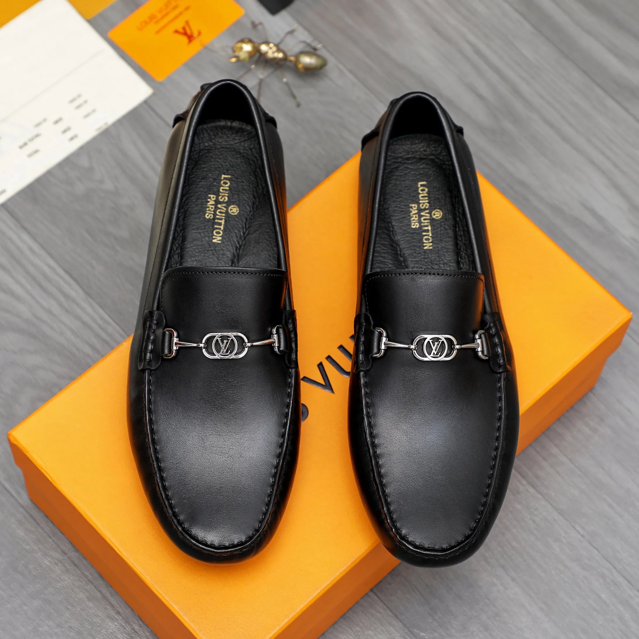 Men's shoes 💰400 Product trademark: LV "Louis Vuitton" casual slip-on shoes Regular size: 38-45 (45 is custom-made and non-returnable) Product materials: Selected high-quality cowhide upper, pigskin lining, original non-slip outsole